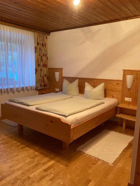 Pension & Ferienwohnung Dullnig กมุนด์ อิน คาร์นเทิน ภายนอก รูปภาพ